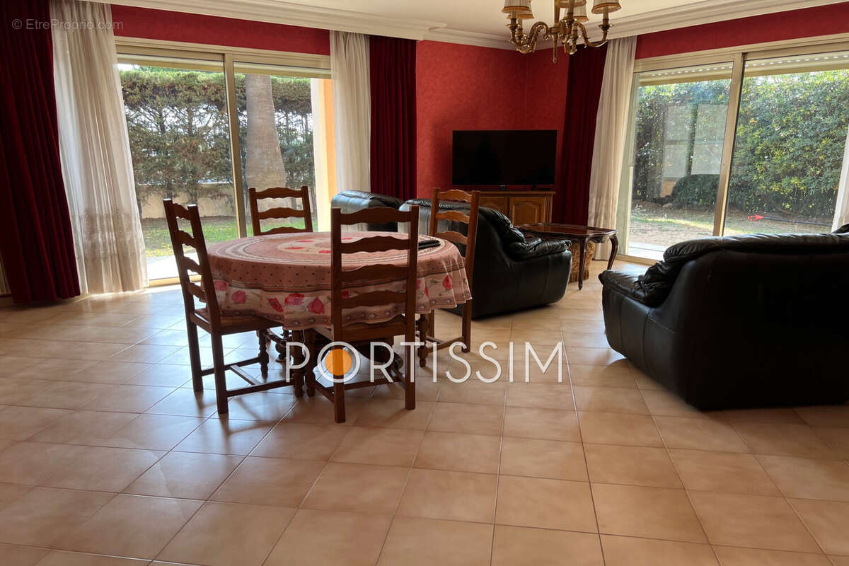 Appartement à SAINT-LAURENT-DU-VAR