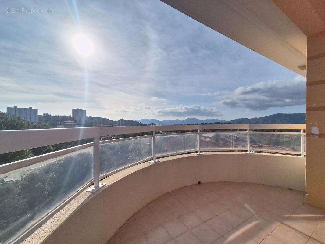 Dernier etage / traversant d'angle. residence avec piscine - photo 12