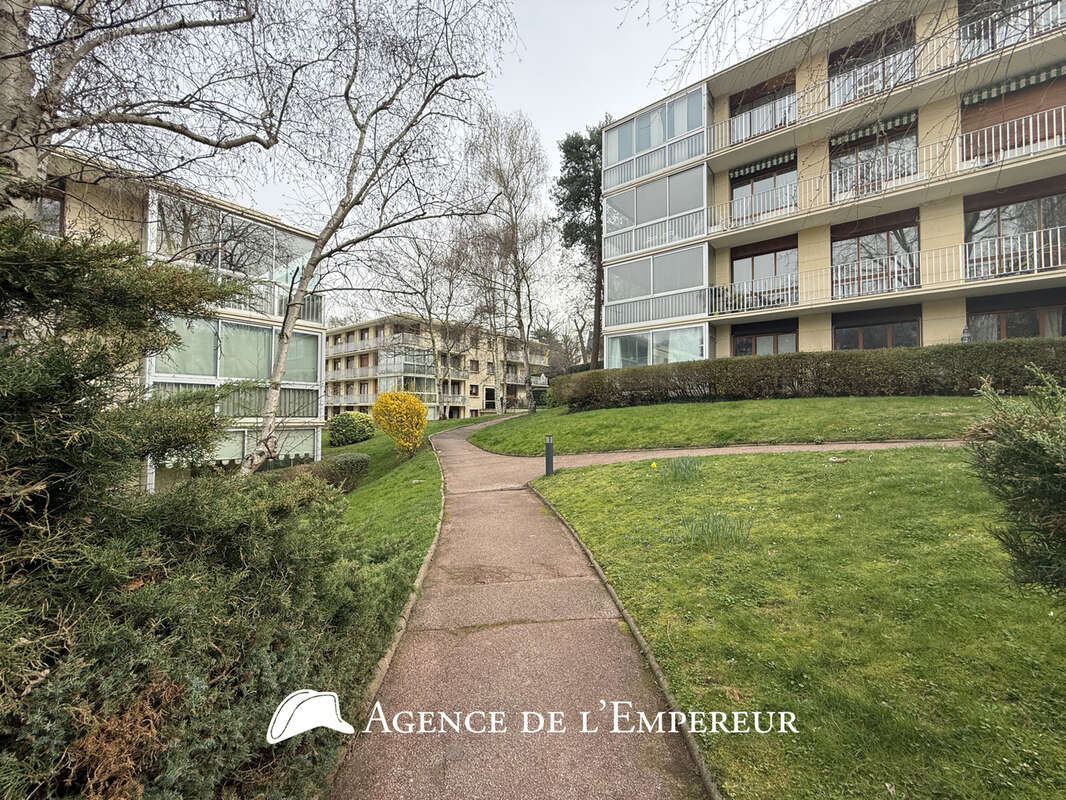 Appartement à LA CELLE-SAINT-CLOUD