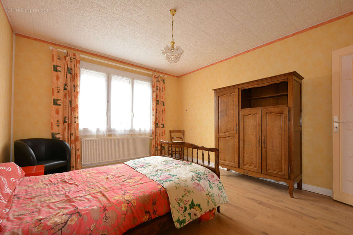 Maison à LA CHAPELLE-SAINT-MESMIN