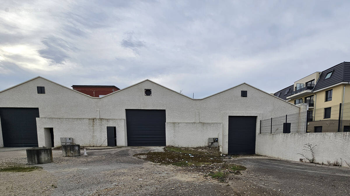 Commerce à CHAVANOZ