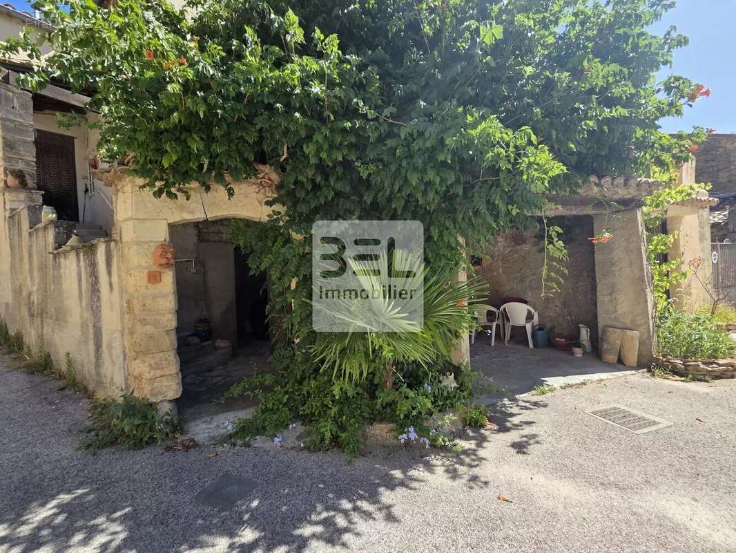 Maison à LA ROQUE-SUR-CEZE