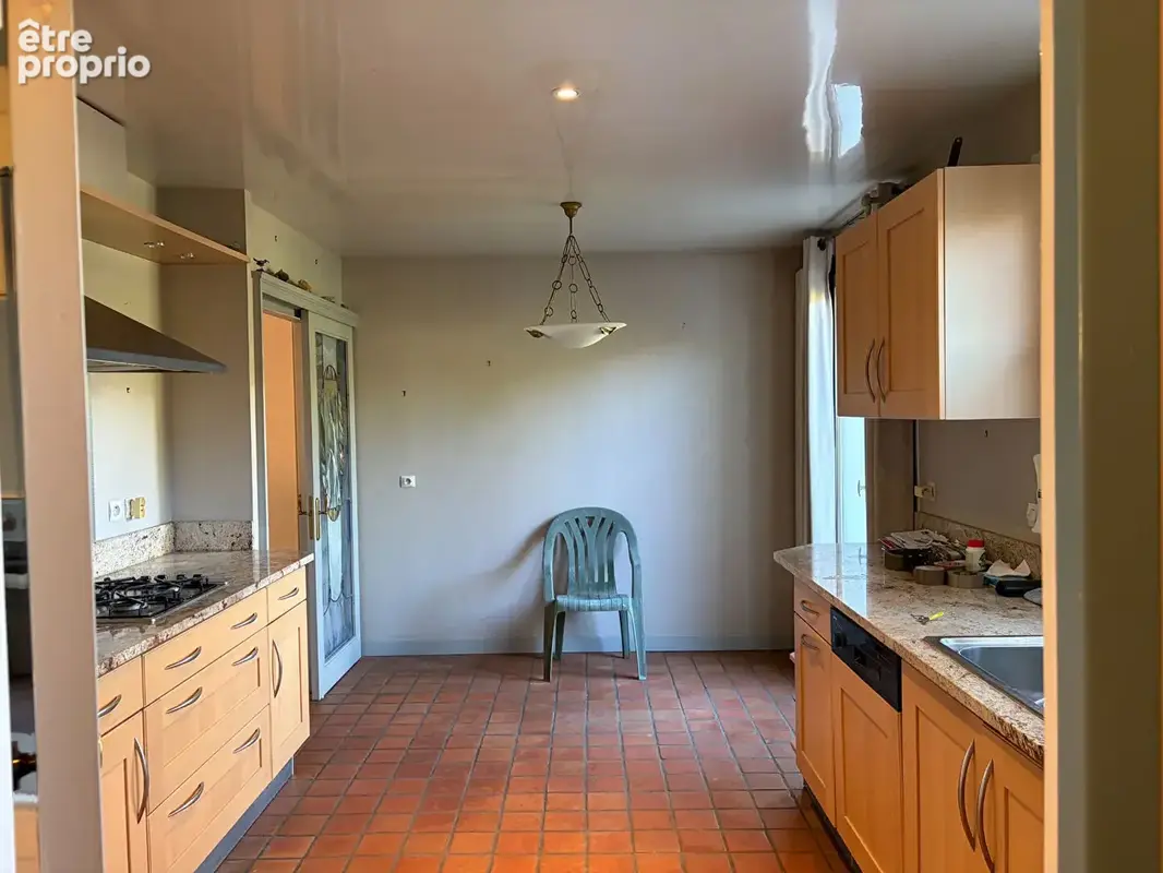 HAUT BUC  Maison individuelle 5 chambres (3 de plain-pied) garage et jardin roseraie - photo 7