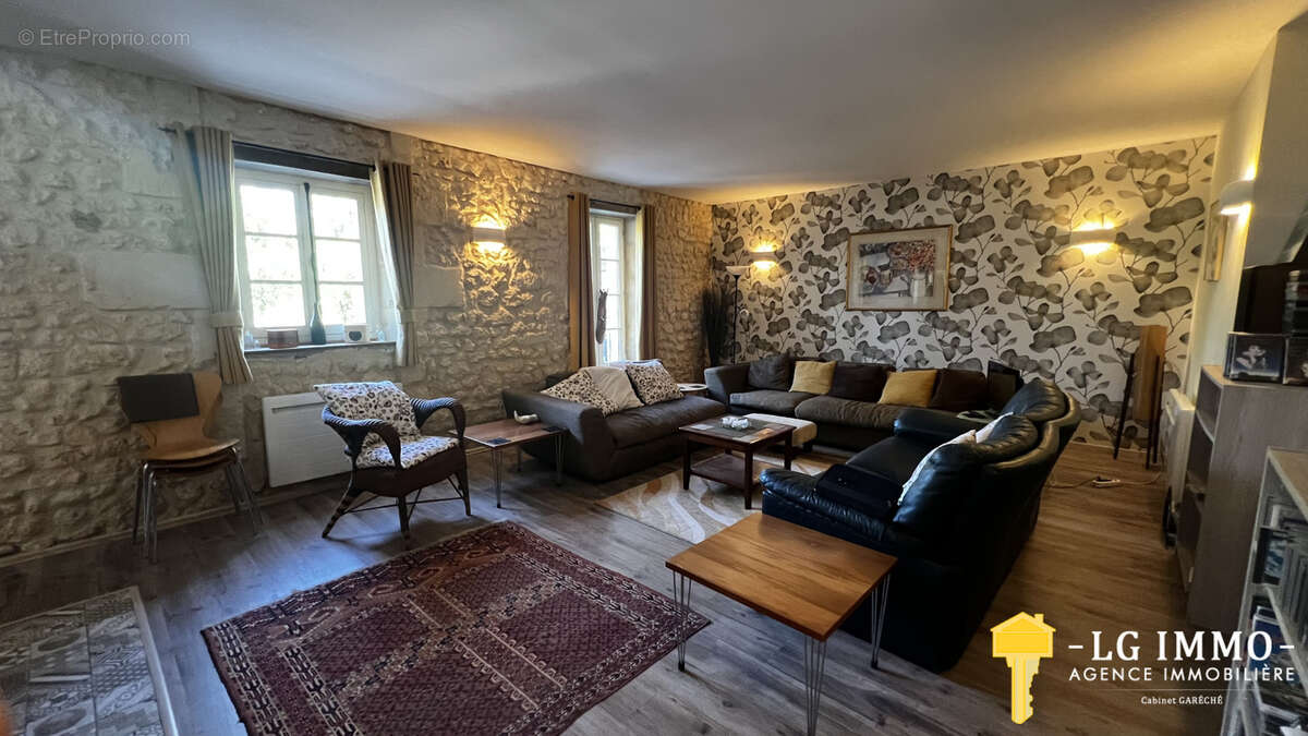 Charentaise de charme rénovée, 5 chambres, gîte,  jardin proche Mirambeau - photo 4