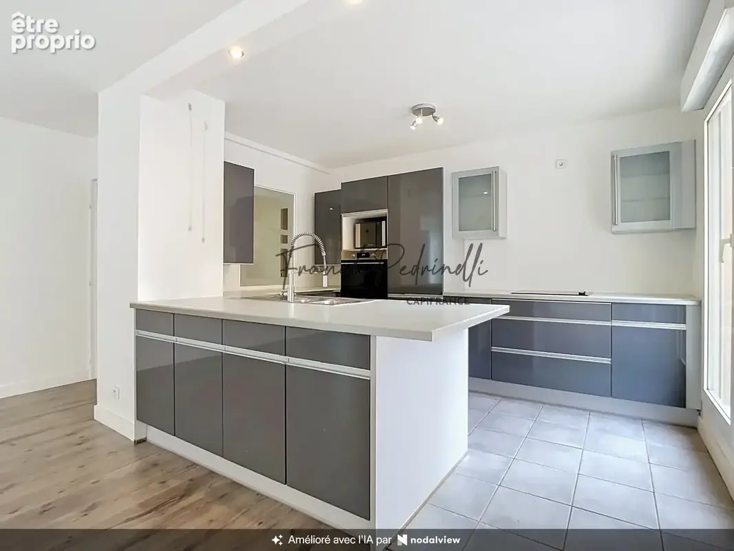 Beau T3 72 m²  VILLEURBANNE (69) CHARPENNES – Place Charles Hernu avec terrasse 75 m² - photo 6