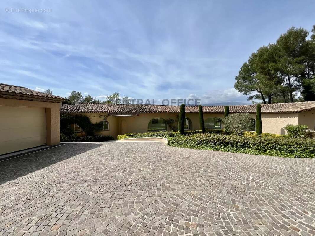 Maison à MOUGINS