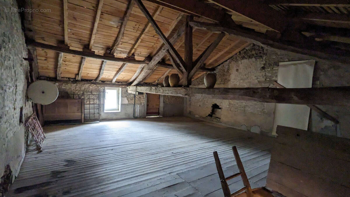 Maison à LA CHAPELLE-BATON