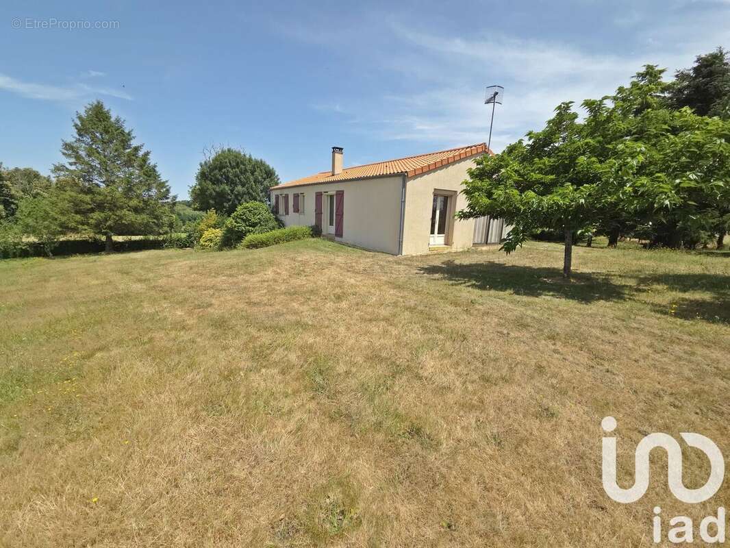 Photo 2 - Maison à MONTOURNAIS