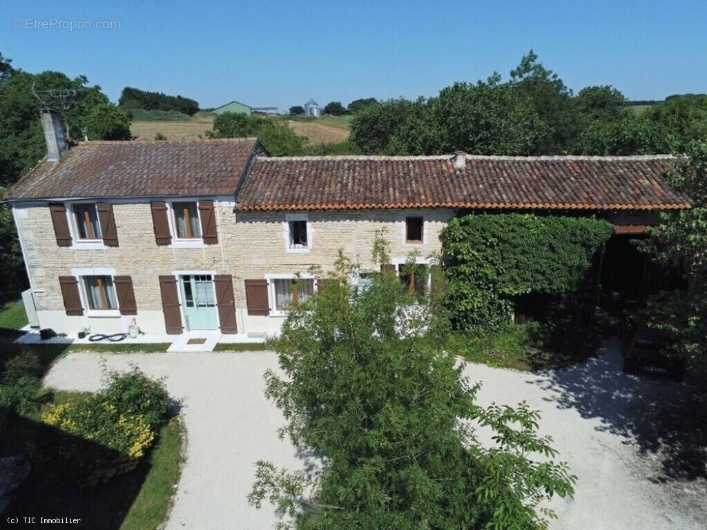 Maison à RUFFEC