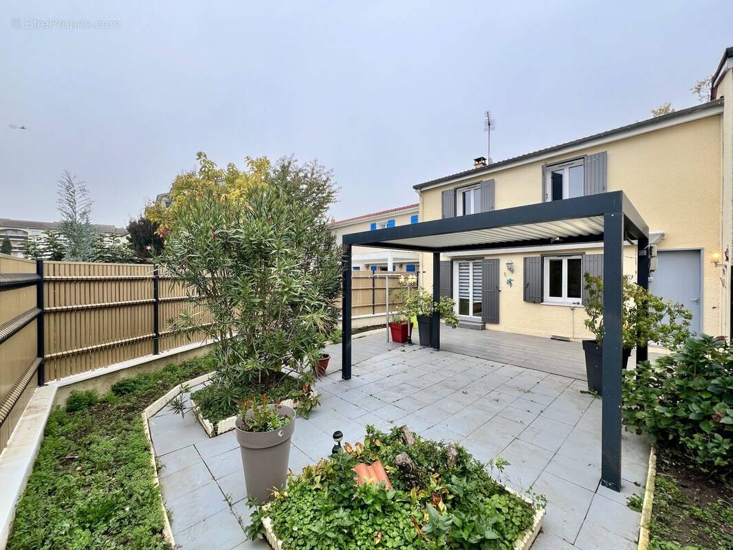 Maison à DECINES-CHARPIEU