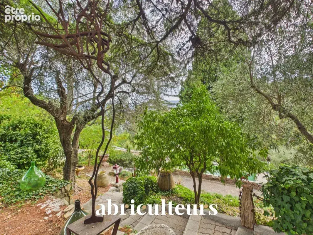 Cantaron – Propriété d'artistes à fort potentiel au cœur de 1,4 ha de verdure - photo 3