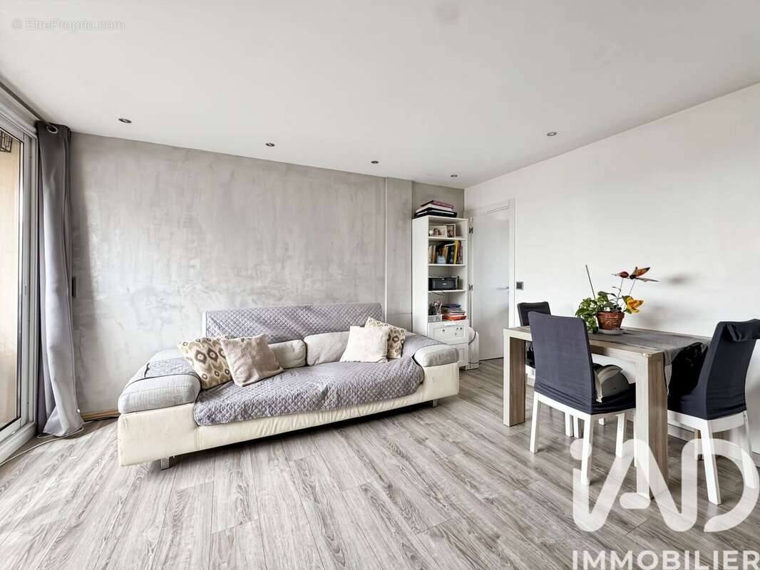 Photo 2 - Appartement à SAINTE-GENEVIEVE-DES-BOIS