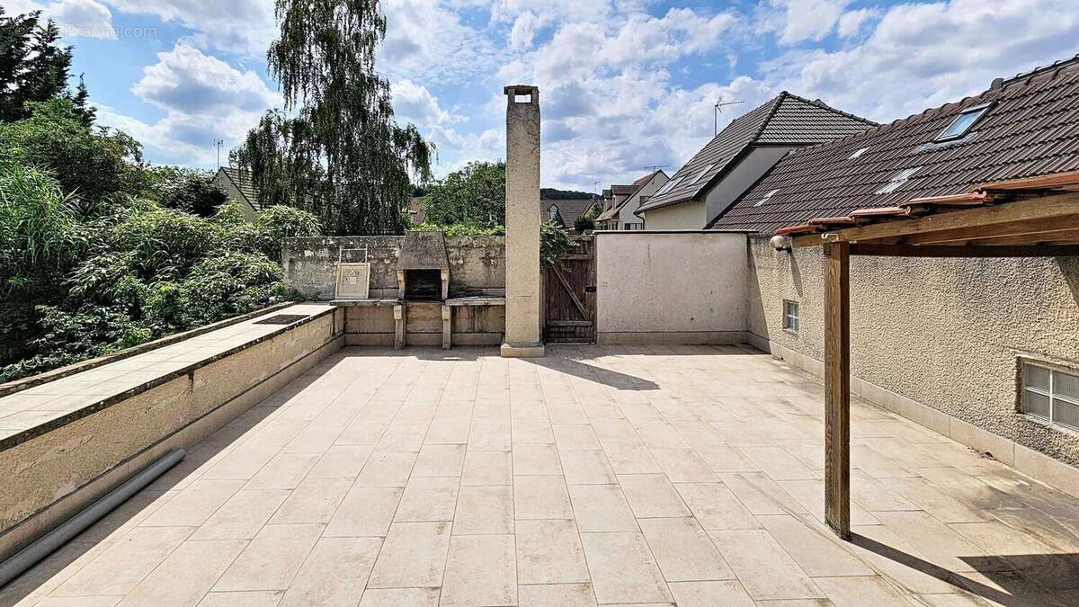Appartement 63 m² à La Ville-Du-Bois  - photo 3