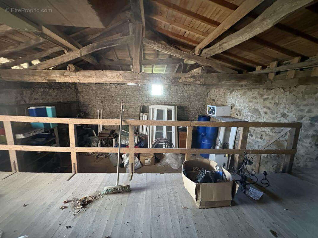 Maison à POULE-LES-ECHARMEAUX