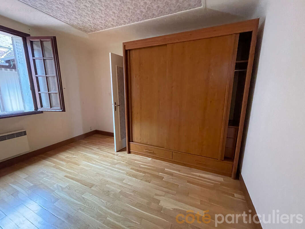 Vend  maison avec terrain et garage à Lignières - photo 8