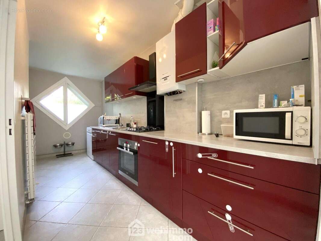 Passons à la cuisine totalement aménagée et équipée - Maison à BONDOUFLE