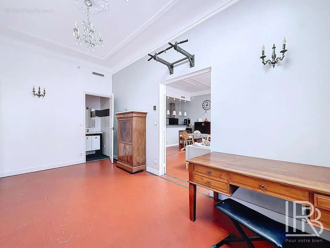 Appartement à MARSEILLE-1E