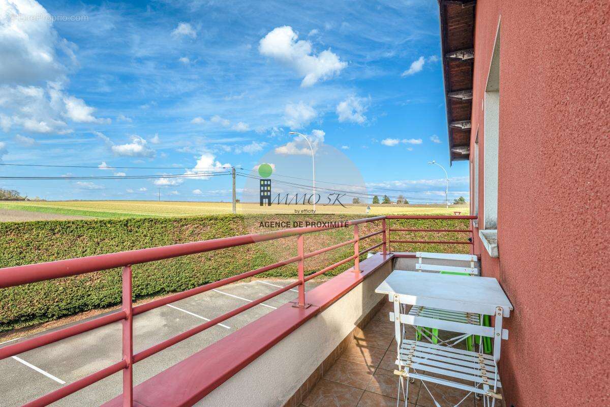 Appartement à NEYRON