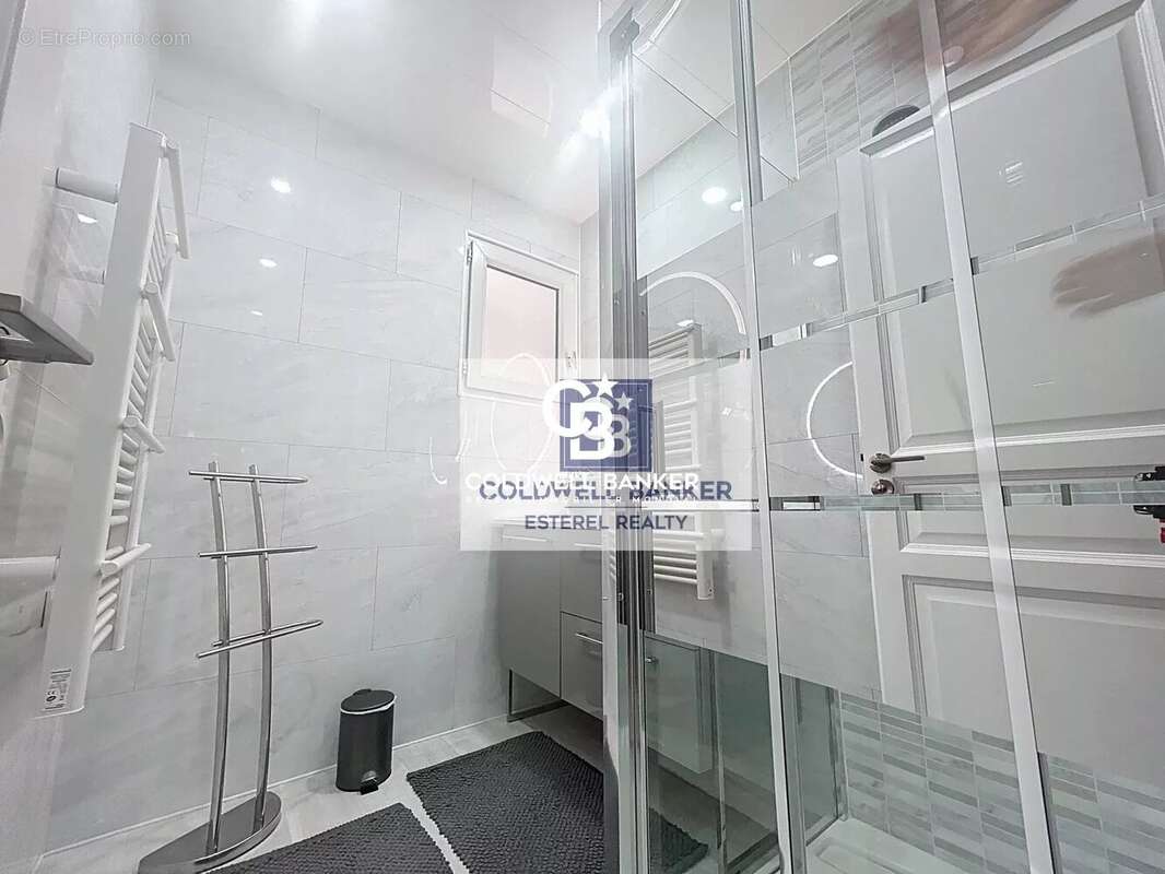 Maison à ROQUEBRUNE-SUR-ARGENS