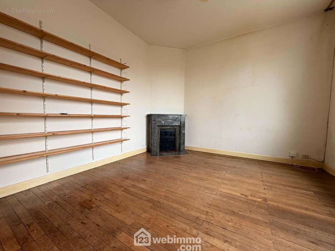 Une chambre de 13 m2, - Maison à CHATELLERAULT