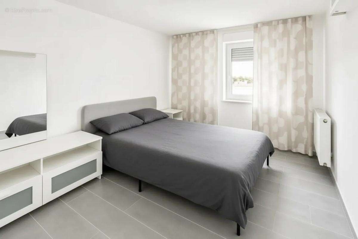 Appartement T4 de 4 pièces de 88 m² à Évry - photo 2