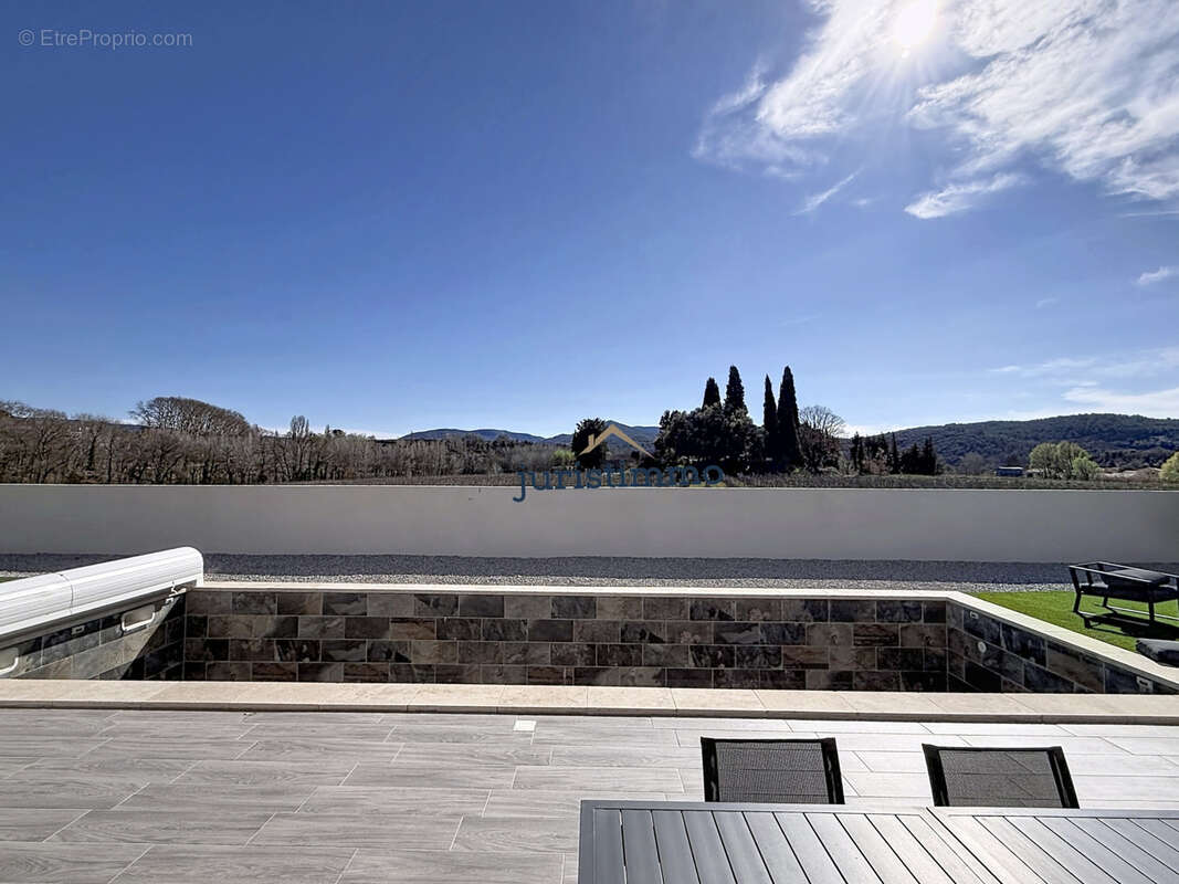 COUP DE COEUR ! Villa d’architecte contemporaine de 2023 avec piscine, garage et vue dégagée à 180o à Vaison-l - photo 21