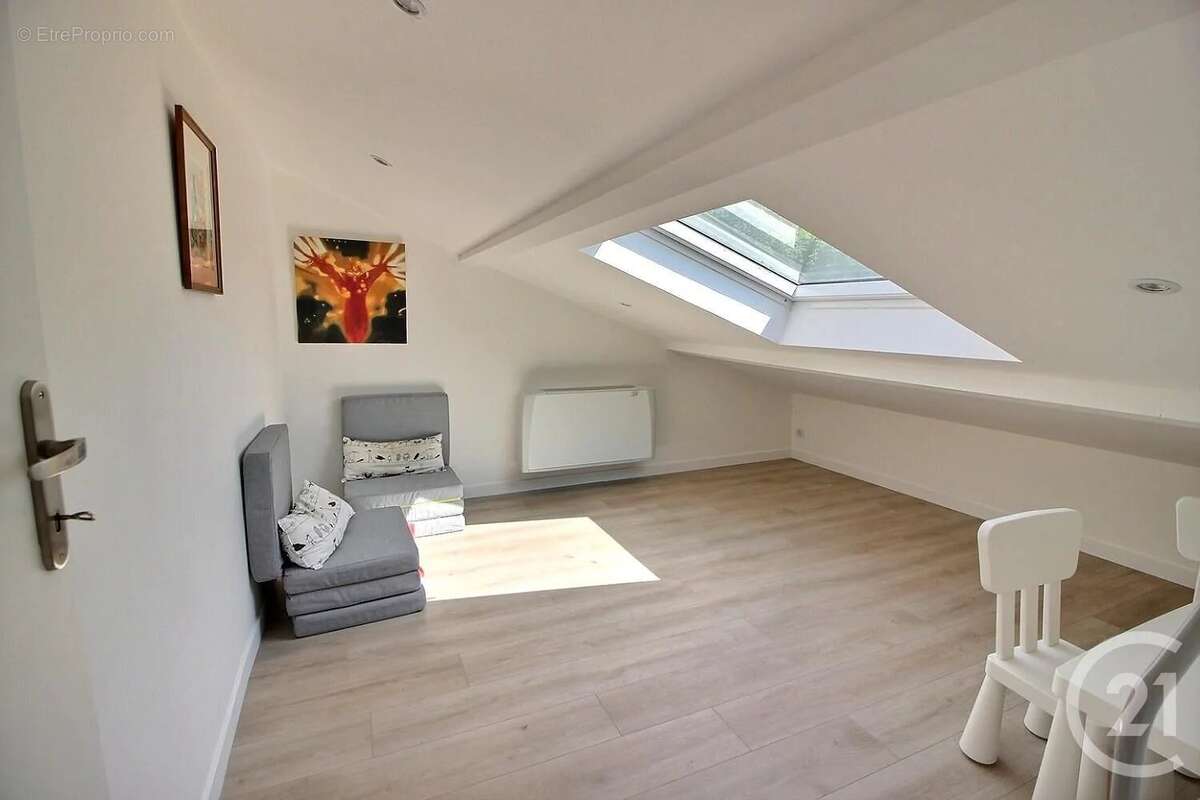 Maison à CHATEAUNEUF-GRASSE