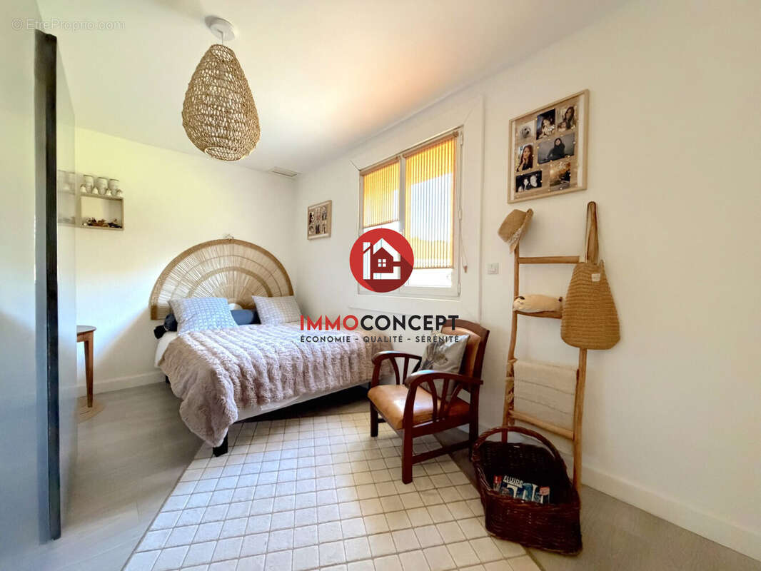 Maison à LAUDUN-L'ARDOISE