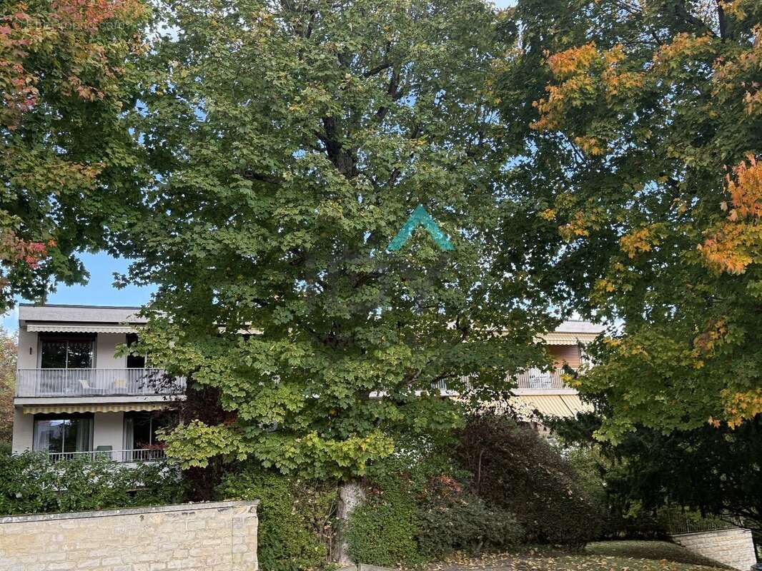 Appartement à LE MESNIL-LE-ROI