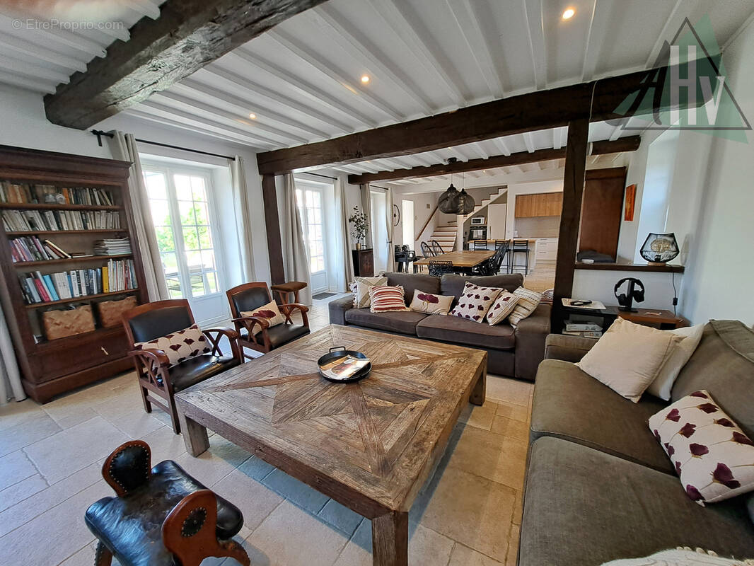 Maison à VILLENEUVE-L'ARCHEVEQUE