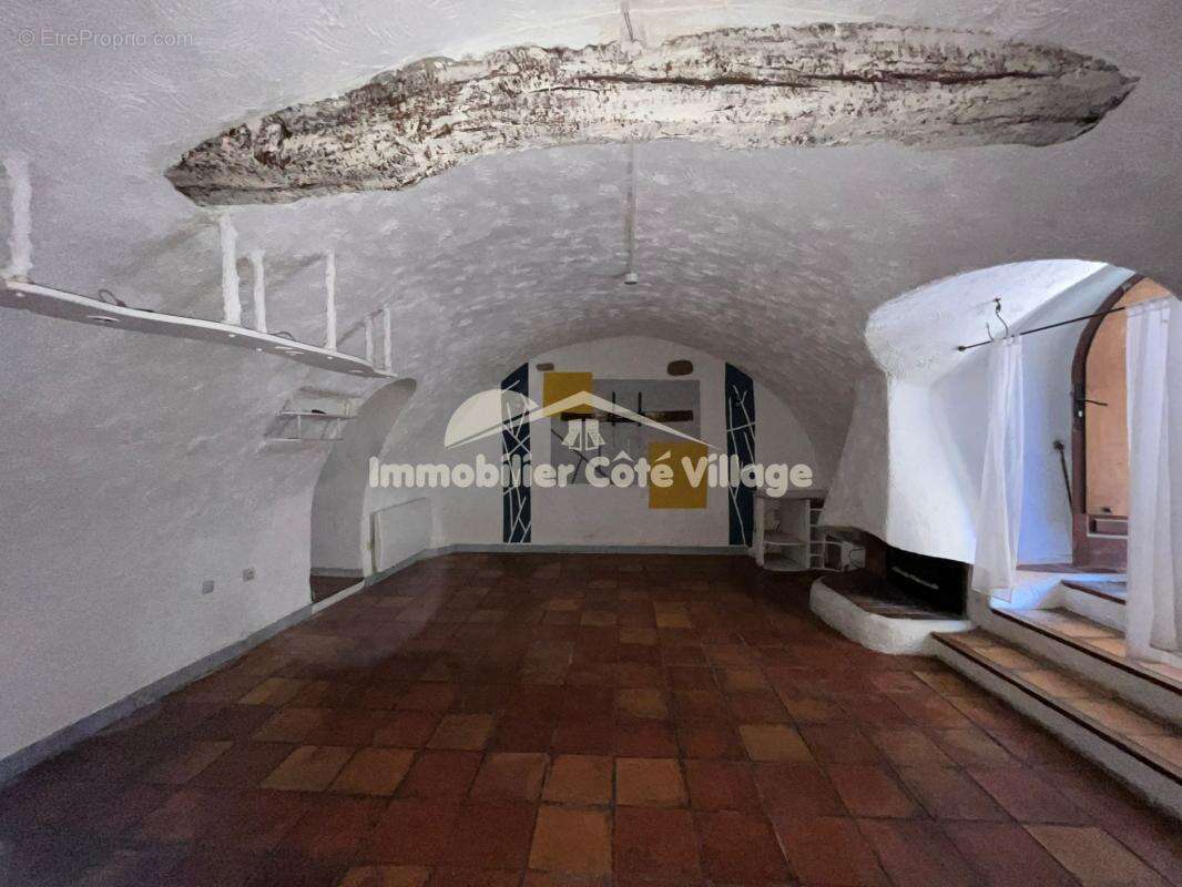 Appartement à TOUET-DE-L'ESCARENE