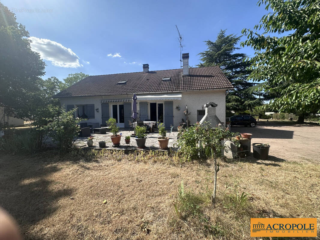 Maison 133 m² à Coullons  - photo 1