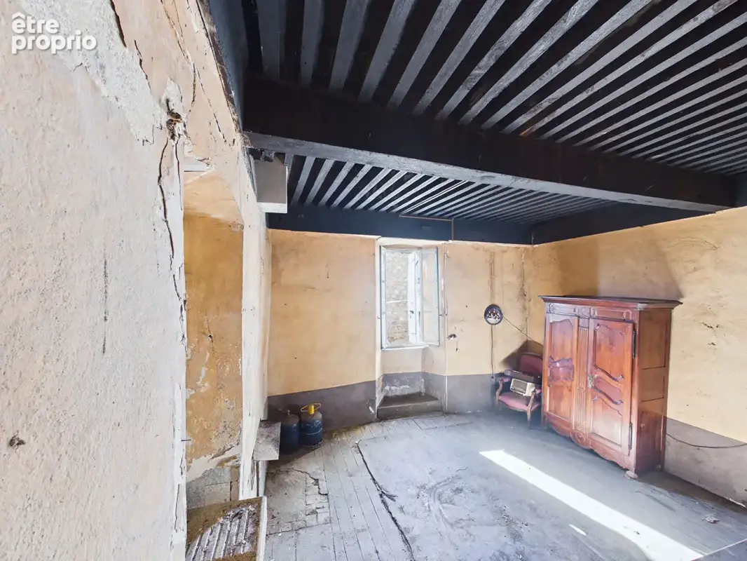 Maison en pierre au coeur du village de Chalencon à réhabiliter avec cour - photo 10