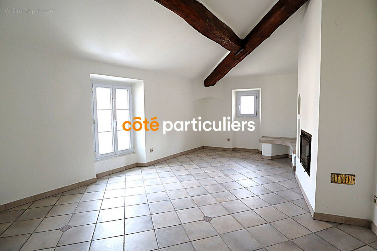Appartement à ROQUEBRUNE-SUR-ARGENS