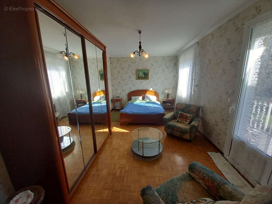 Maison à MONTAYRAL