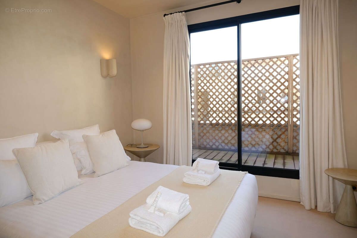 Appartement à PARIS-8E