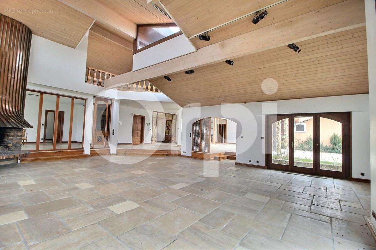 Maison à VETRAZ-MONTHOUX