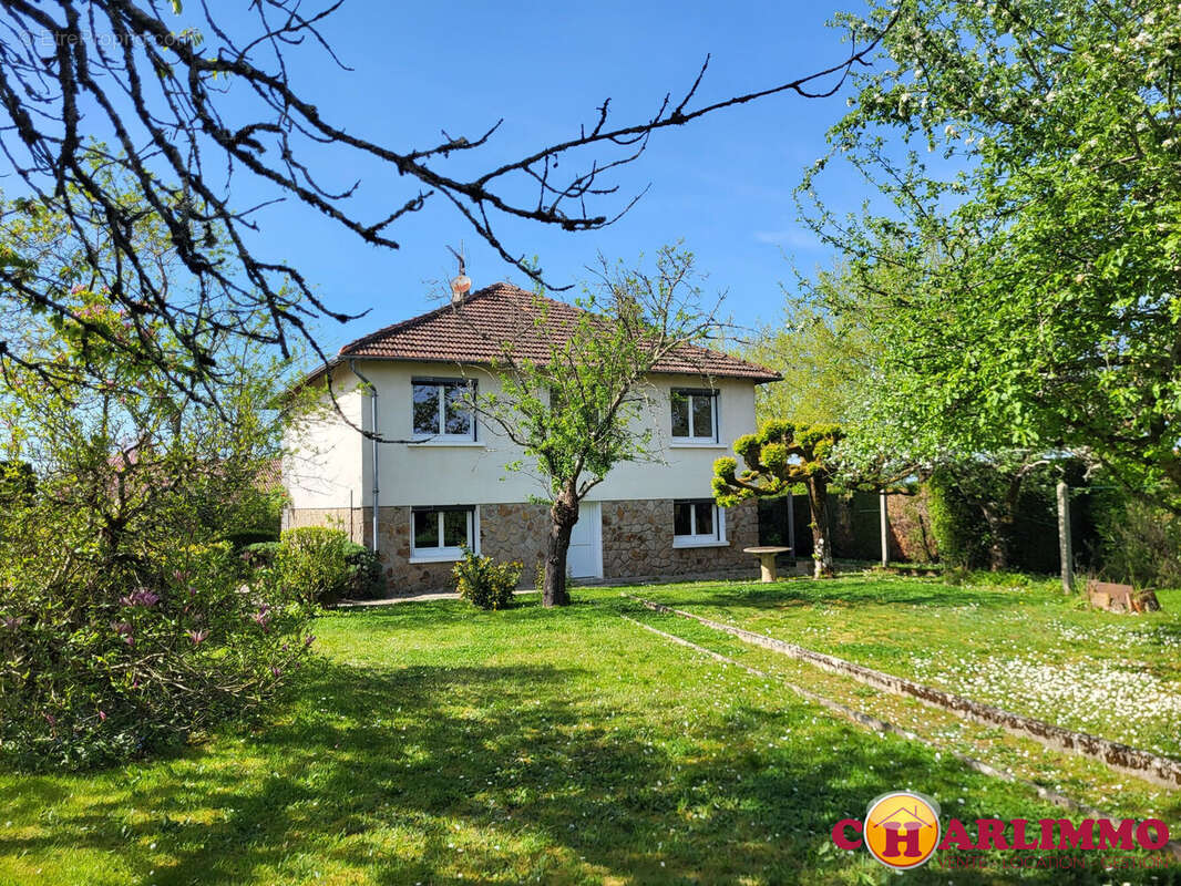 Maison à SAINT-JUNIEN