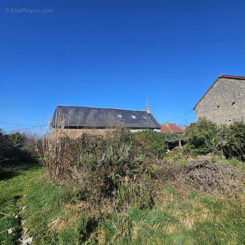 Autre à PIONNAT