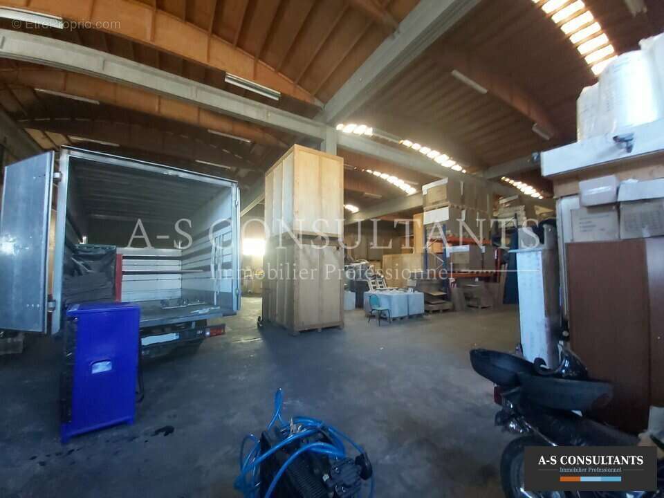 Commerce à SAINT-PRIEST