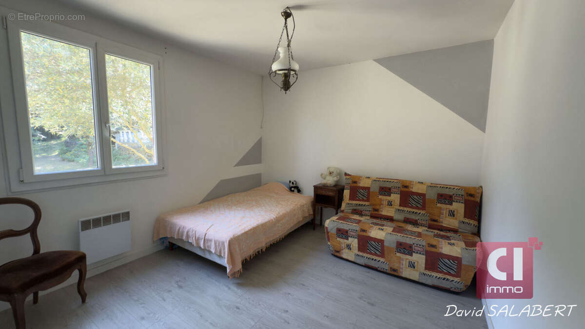 À vendre,  villa plain-pied  T5 + appartement indépendant sur terrain arboré à Garéoult - photo 7
