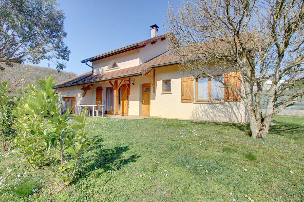 Maison à PEYRIEU