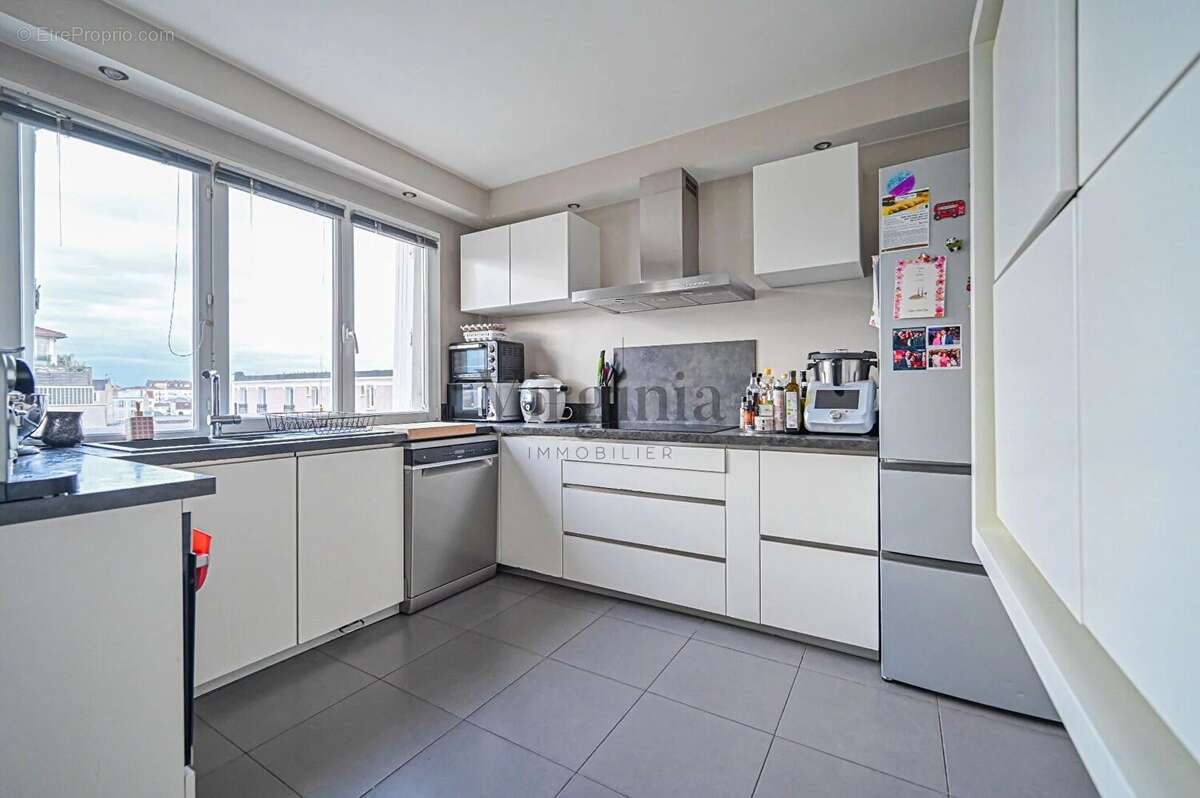 Appartement à CHARENTON-LE-PONT