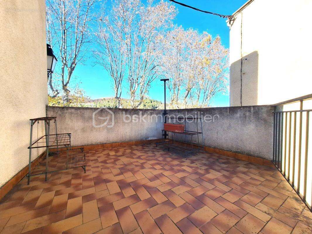 Maison de village - fort potentiel - 88 m2 - 3 chambres - cellier - grenier amenageable - terrasse - photo 13