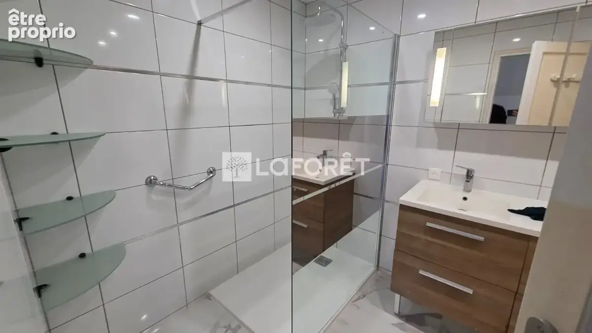 CUERS : Maison individuelle 237 m² comprenant 3 logements sur terrain de 793 m² - photo 15