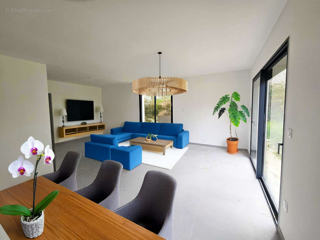 Maison à SALAISE-SUR-SANNE