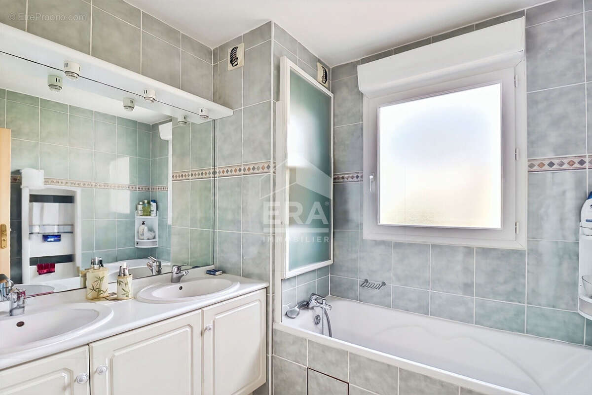 Appartement à MARSEILLE-4E