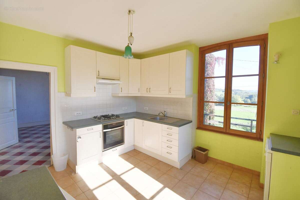 Maison à OUROUX-EN-MORVAN