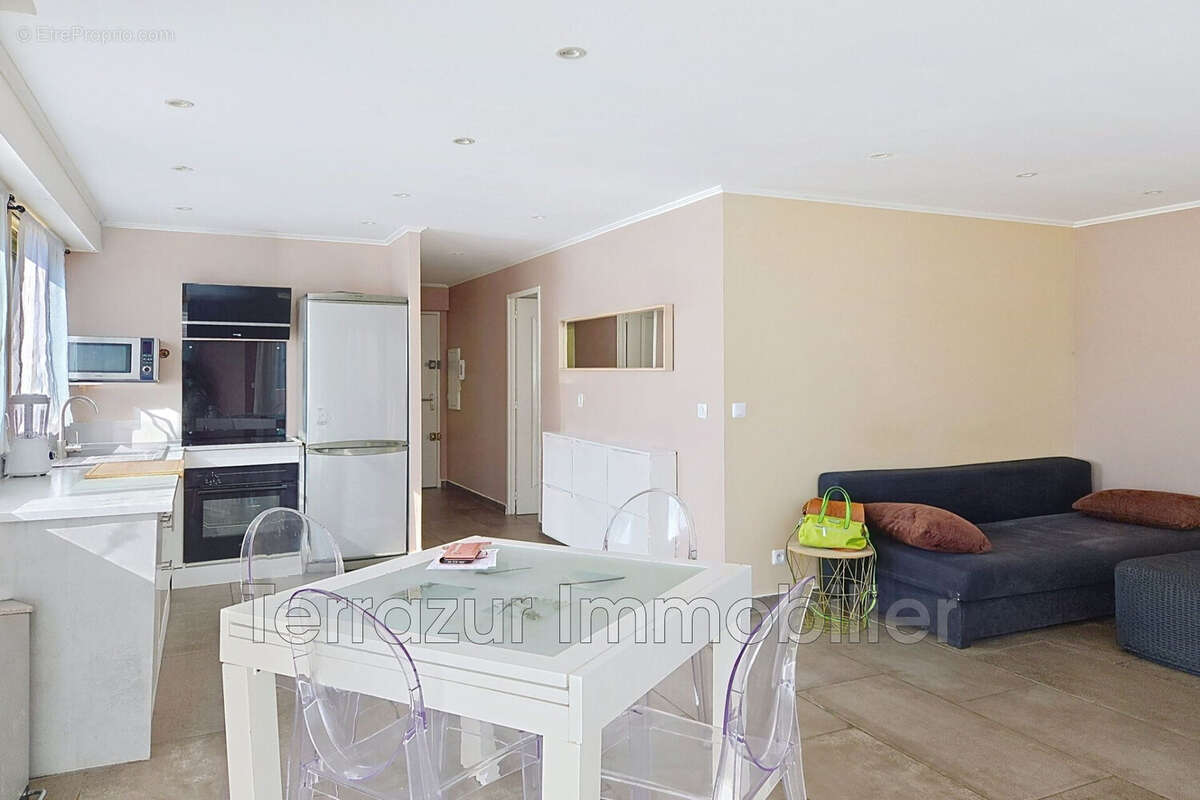 Appartement à VALLAURIS