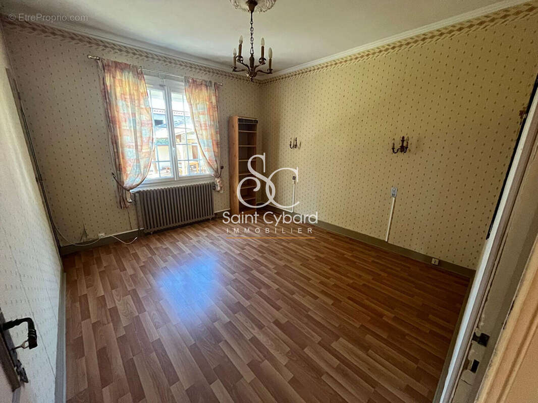 Maison à SAINT-YRIEIX-SUR-CHARENTE